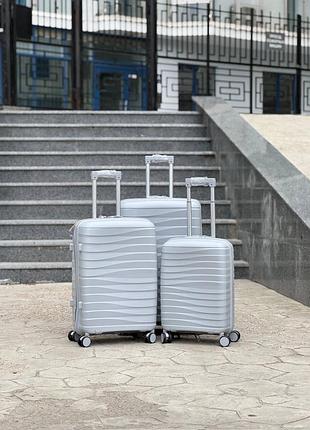 М 8510 серебряный средний дорожный чемодан marsel m на 4 колесах, 75 л, полипропилен