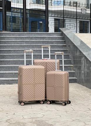 М 8530 шампань средний дорожный чемодан marsel m на 4 колесах, 75 л, полипропилен