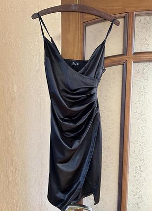 Чорна сукня