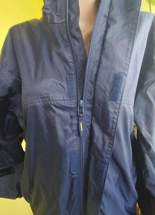 Фірмова куртка, вітровка