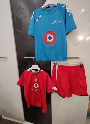 Костюм+ футболка.