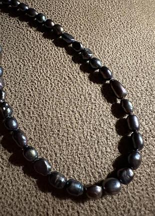 Ожерелье из годовых жемчужин. окрашенное