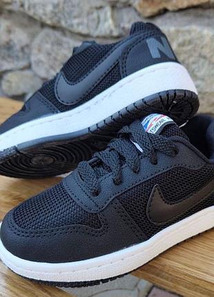 Чорні кросівки