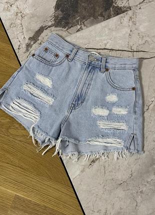 Джинсовые короткие порванные джинсы pull & bear