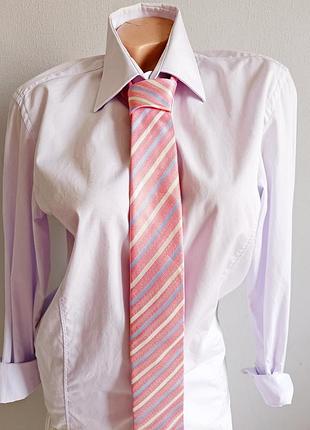 Яскрава краватка із 100% шовку.