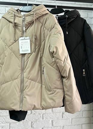 Жіноча сучасна куртка великих розмірів на змійці з капюшоном