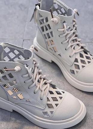 Ботинки для дівчинки устілка 21.5 см 4