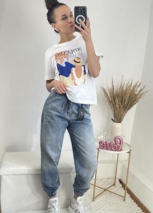 Джинсы и рубашка