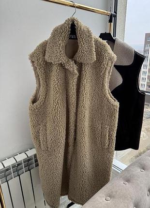 Шикарна жилетка zara барашек