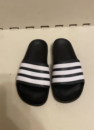 Продам підліткові капці adidas!