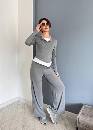 Сірий прогулянковий костюм
