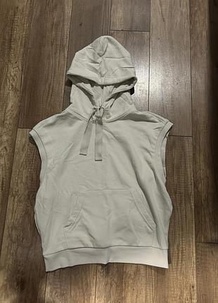 Спортивная безрукавка