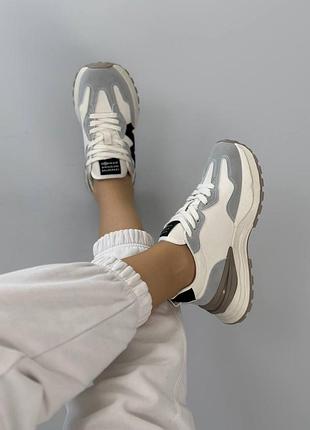 Стильні кросівки жіночі 🤩