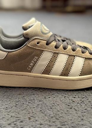 Женские кроссовки adidas cumpus почти новые 38 размер