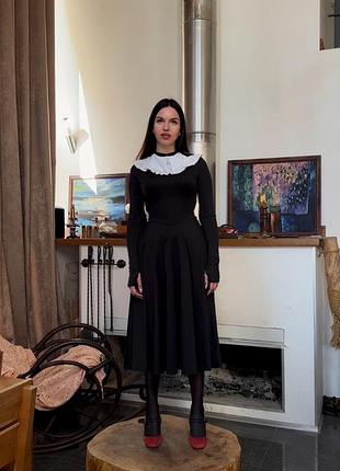 Чорна класична сукня