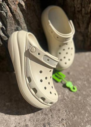 Женские кроксы сабо на платформе crocs crocs classic crush crush bone лидер продаж crocs