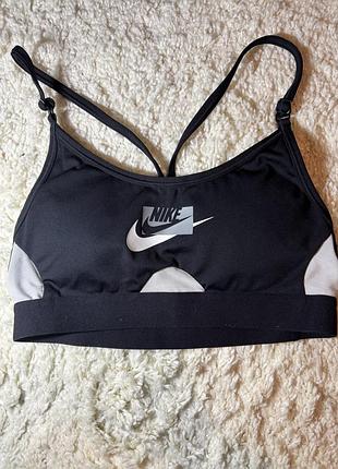 Спортивний топ від фірми»nike»