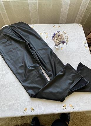 Актуальные брюки из эко кожи