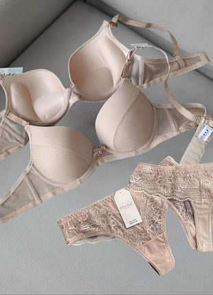 Комплект белья трусики и бюстгалтер на пуш ап 80в 85в