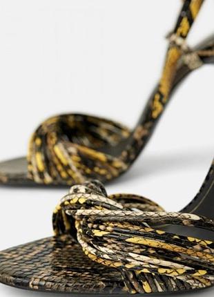 Босоножки с завязками zara