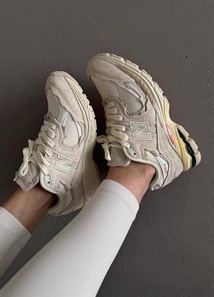 Жіночі кросівки new balance 2002r light beige suede