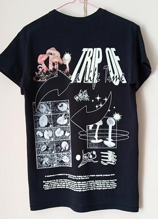 Базовая черная футболка с концептуальным urban outfitters.xxs.