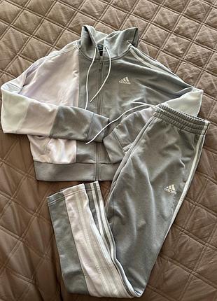 Костюм від adidas