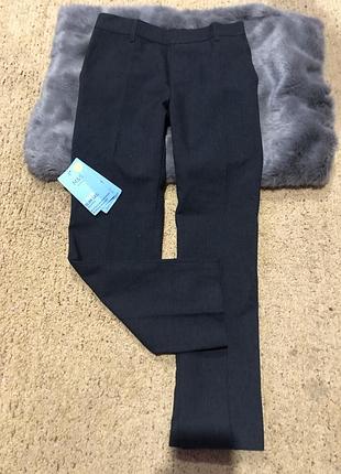 Классические брюки для мальчика 8-9 лет