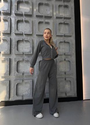 Женский спортивный костюм