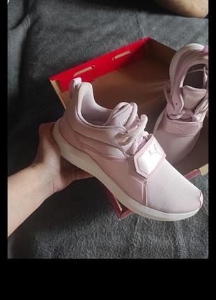 Кросівки жіночі відомого бренду puma