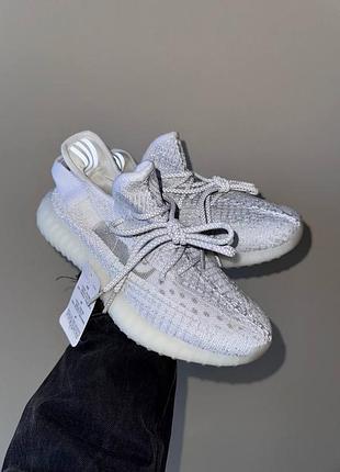 Трендовые женские кроссовки adidas yeezy boost 350 v2 static reflective белые рефлективные