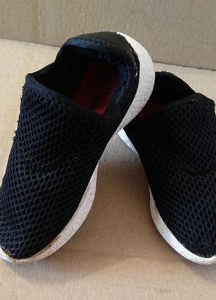 Кроссовки лёгкие