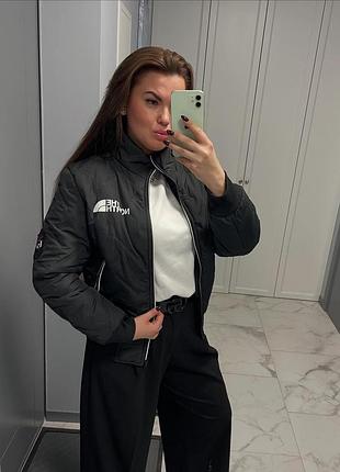 🗻класна щільна курточка на утеплювачі (температура від +3).