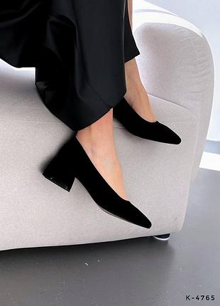 Классические черные женские туфли
