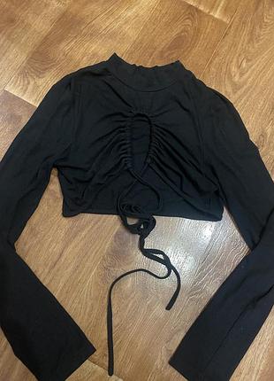 Лонгслів топ віскоза  в рубчик з горлом та вирізом на зав’язках відрити груди та живіт чорний shein