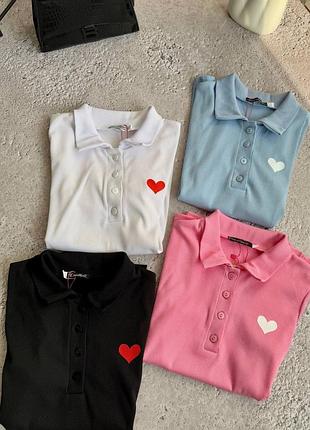 Жіноча футболка поло в рубчик з вишивкою сердечко