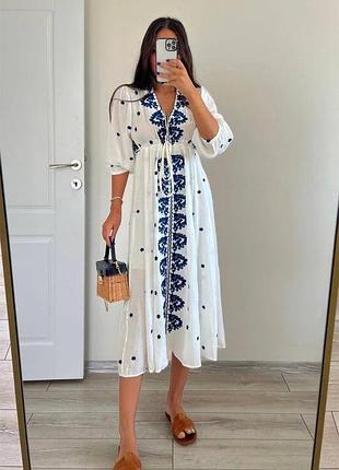 Вышитое платье