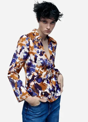 Атласная блуза с перекрутом от zara