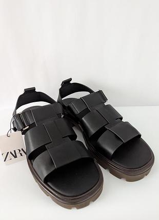 Чоловічі босоніжки zara, 44,сандалі,еко,шкіра,чорні,поліуритан,штучні,шкіряні,зара,римські,замінник