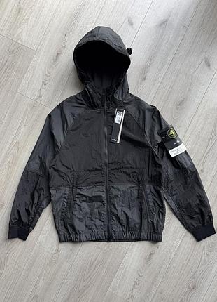 Черная куртка stone island водонепроницаемая