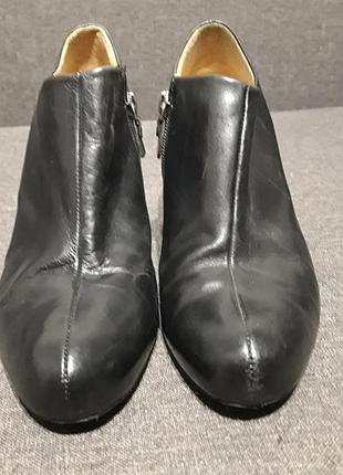 Женские кожаные ботинки от clarks на каблуке