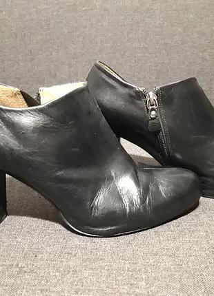 Женские кожаные ботинки от clarks на каблуке 2