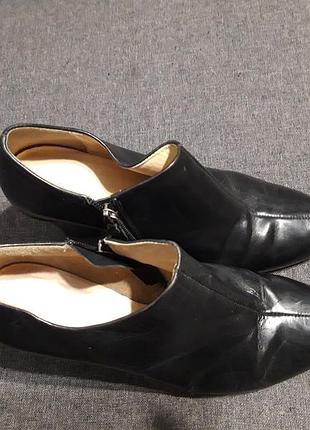Женские кожаные ботинки от clarks на каблуке 3