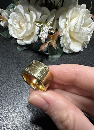 Michael kors ring golden золотистое женское брендовое кольза из латуни