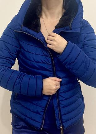 Куртка женская zara размер м с капюшоном, воротник мех