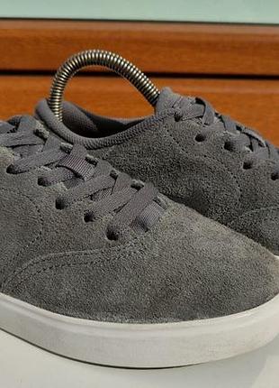 Кроссовки кединike sb charge suede 125154 38р