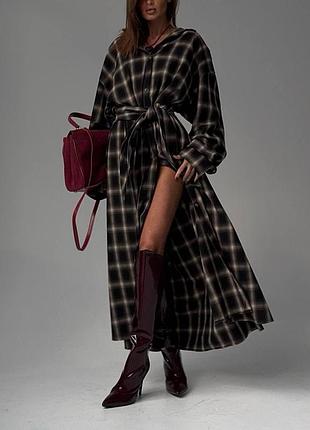 Платье рубашка длинное в клетку с косинкой черно красная