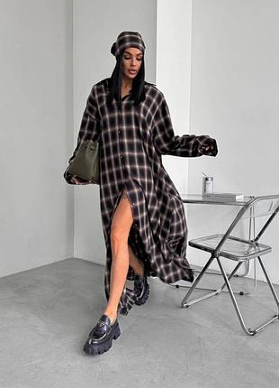 Платье рубашка длинное в клетку с косинкой черно красная