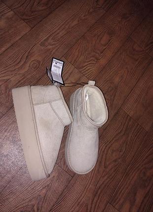 Новые бежевые угги на платформе