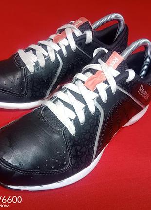 Зручні кросівки від reebok в розмірі 40, довжина устілки(фактична )26см.стан дуже дуже хороший, дуже оригінал